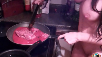 nakedcooking1